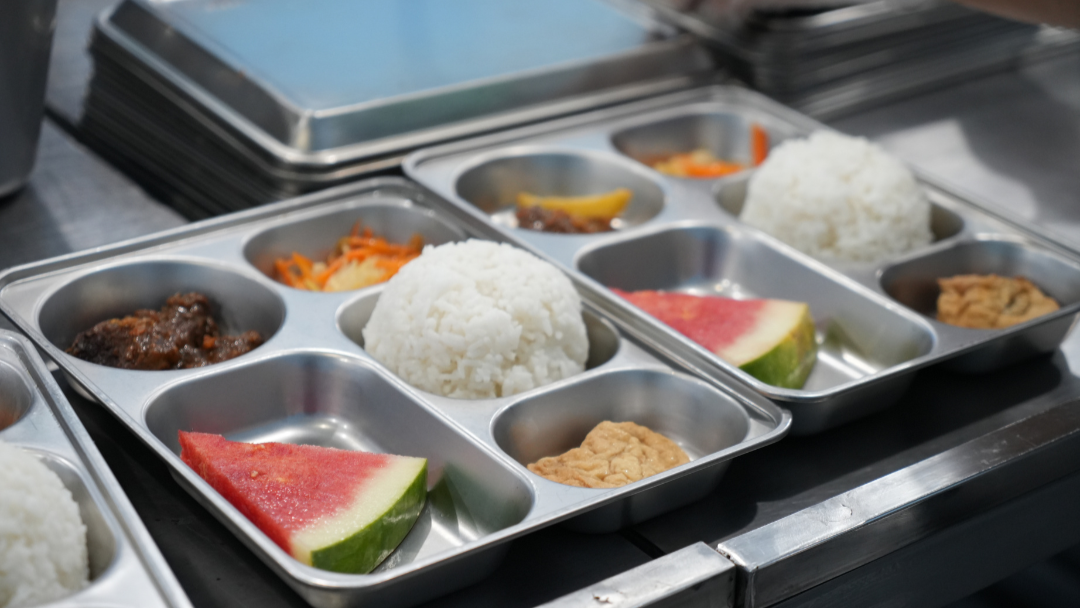 MBG Dirancang Penuhi Sepertiga Kebutuhan Gizi Harian, Juknis Bisa Diakses Publik